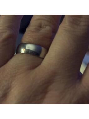 Silver wedding band ring, Size: 7